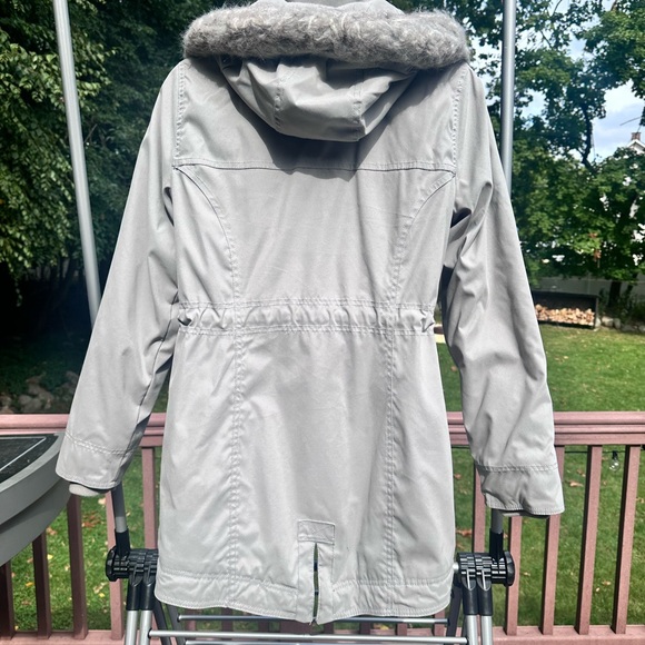 hollister light grey faux fur lined parka coat - Picture 3 of 4